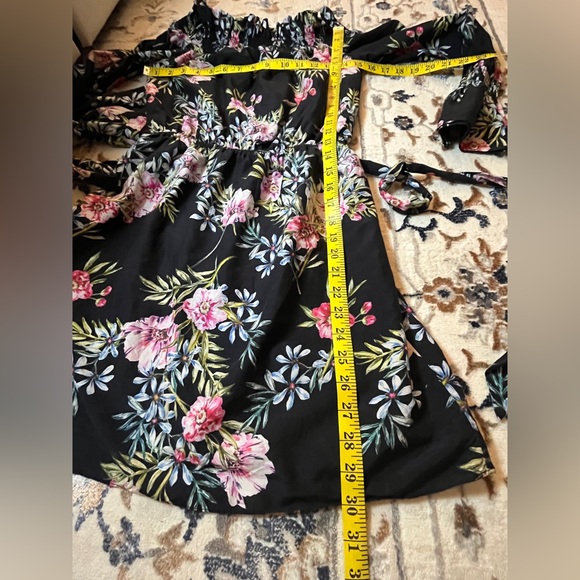 Intermix Black Floral Print Off the Shoulder Belted Mini Dress size Small - Picture 9 of 10